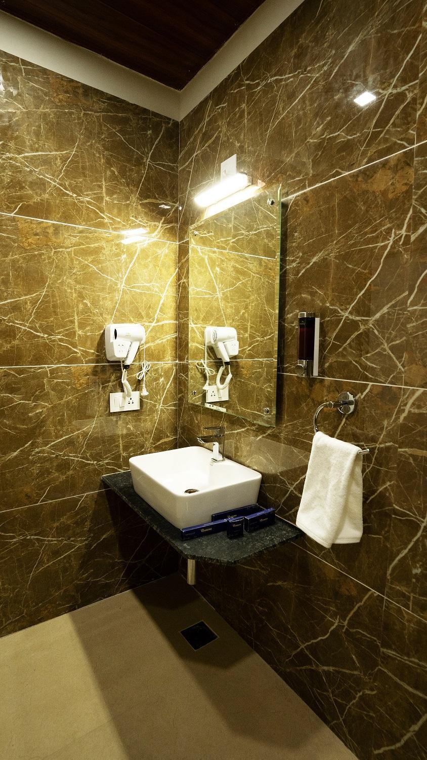 Ramana Hotel Udaipur Bagian luar foto